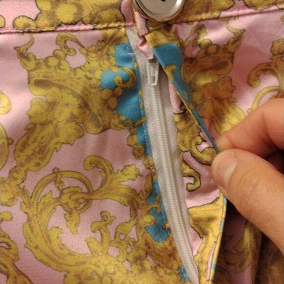 Italian Designer Style Silky Baggy Shorts Size Small Pink Yellow Baroque Italy - Picture 5 of 13